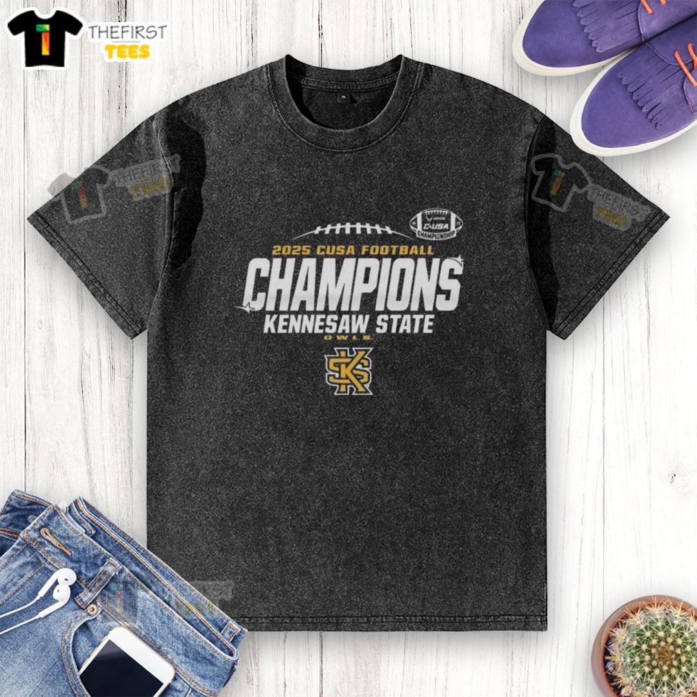top-kennesaw-state-owls-2025-c-usa-champs-washed-t-shirt Alt Text: Top Kennesaw State Owls 2025 C-USA Champs washed t-shirt showcasing school pride and championship spirit.