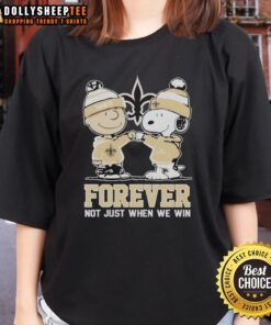 Top New Orleans Saints X Charlie Brown vs Snoopy Forever tee for ladies, celebrating team spirit and friendship.