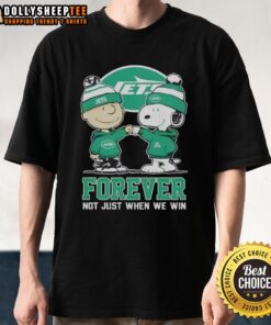 Top New York Jets X Charlie Brown Vs Snoopy Forever T-Shirt design featuring playful graphics and team spirit.