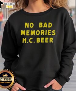 Cozy Top No Bad Memories HC Beer Sweatshirt in casual style, perfect for beer lovers and comfort wear enthusiasts.