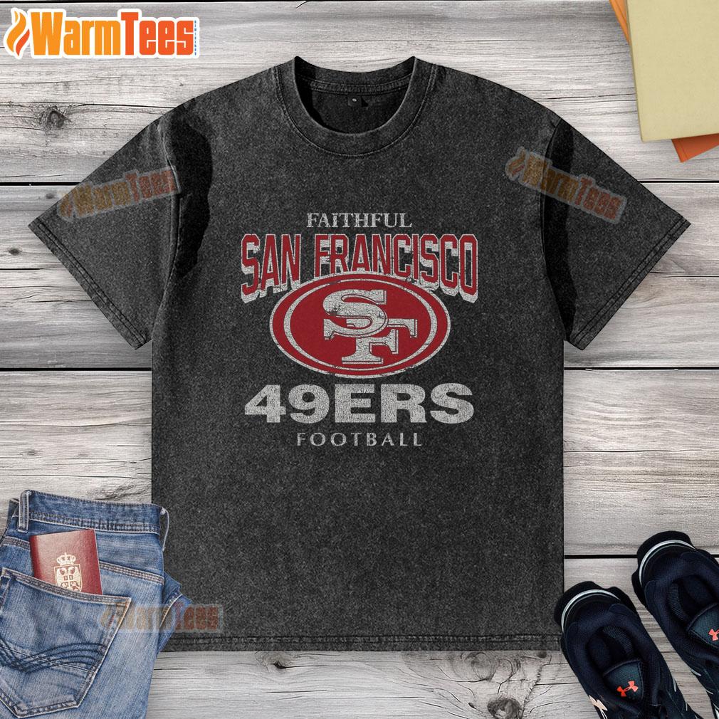 top-san-francisco-49ers-head-on-washed-t-shirt Top San Francisco 49ers head-on washed t-shirt featuring vibrant team colors and logo, perfect for NFL fans.