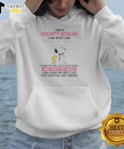 Alt Text: Funny hoodie featuring Snoopy and the text 'I Am A Grumpy Woman, I Am Who I Am, And Cuss Too Much' for casual wear.