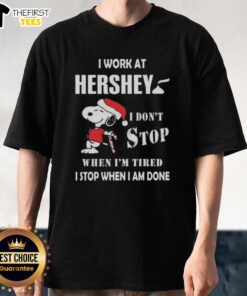 Top Snoopy I Work At Hershey Christmas T-Shirt with a motivational quote: 'I Dont Stop When Im Tired, I Stop When I Am Done.'