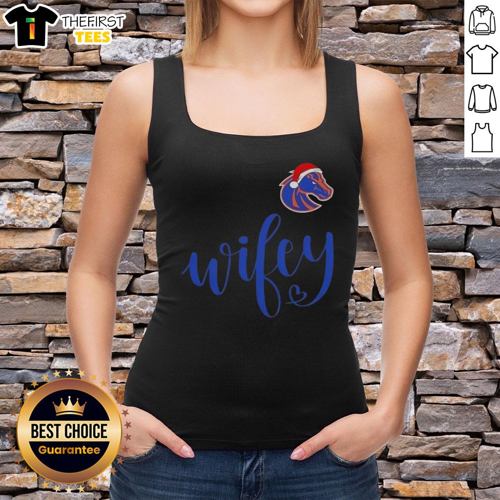 top-wifey-boise-state-broncos-santa-hat-merry-christmas-tank-top Top Wifey Boise State Broncos Santa Hat Merry Christmas Tank Top featuring festive design for holiday cheer.