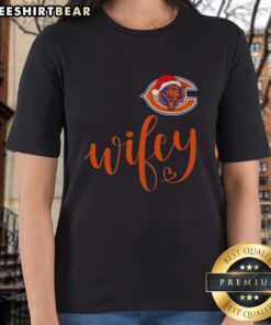 Top Wifey Chicago Bears Santa Hat Merry Christmas Ladies Tee featuring festive design and team colors for holiday cheer.