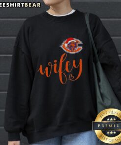 Cozy 'Top Wifey Chicago Bears Santa Hat Merry Christmas Sweatshirt' featuring festive design, perfect for holiday cheer.