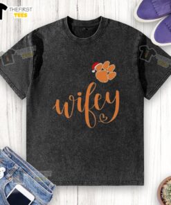 Top Wifey Clemson Tigers Santa Hat Merry Christmas washed t-shirt, perfect for holiday cheer and game day spirit.