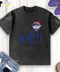 Top Wifey Connecticut Huskies Merry Christmas washed t-shirt featuring a festive Santa hat design.