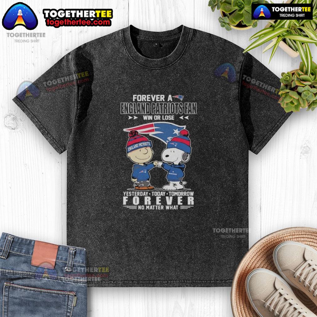 Awesome Charlie Brown Fist Bump Snoopy Forever A New England Patriots Fan Win Or Lose No Matter What Washed T-Shirt Awesome Charlie Brown fist bump with Snoopy, showcasing New England Patriots fan spirit on a washed T-shirt.