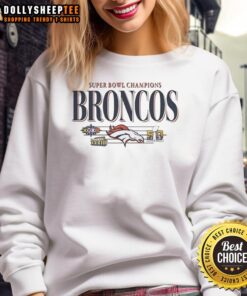 Vintage Denver Broncos Super Bowl Champions XXXII XXXIII sweatshirt showcasing team pride and classic sports apparel.