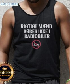 Awesome Rigtige Mnd Krer Ikke I Radiobiler tank top featuring bold text and vibrant colors, perfect for casual wear.