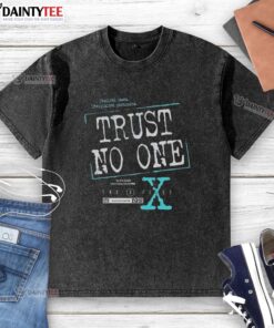 Awesome 'Trust No One' X-Files washed t-shirt featuring unsolved cases and unexplained phenomena design.