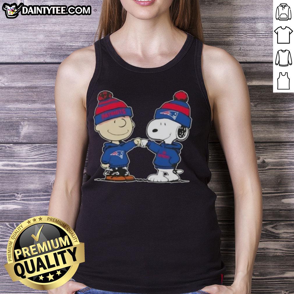 cute-peanuts-charlie-brown-fist-bump-snoopy-x-new-england-patriots-football-tank-top Cute Peanuts Charlie Brown fist bump with Snoopy on New England Patriots football tank top design.