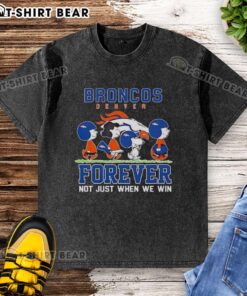 Alt Text: Cute Snoopy and Charlie Brown Denver Broncos Forever T-Shirt showcasing team spirit and friendship in vibrant colors.