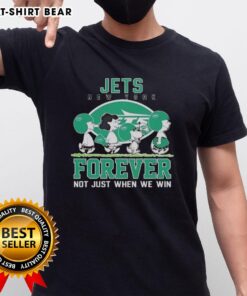 Alt Text: Cute Snoopy and Charlie Brown New York Jets Forever T-Shirt design, showcasing team spirit and fandom style.