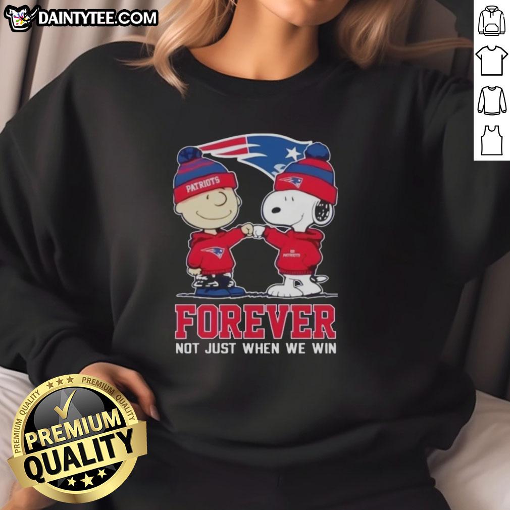 funny-new-england-patriots-x-charlie-brown-vs-snoopy-forever-not-just-when-we-win-sweatshirt Alt Text: Funny New England Patriots x Charlie Brown sweatshirt featuring Snoopy with 'Forever, Not Just When We Win' slogan.