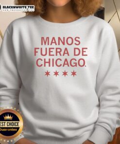 Good Hands Off Chicago Spanish sweatshirt featuring bold text design, perfect for stylish urban wear enthusiasts.