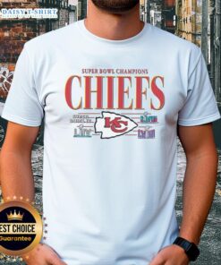 Vintage Kansas City Chiefs NFL Super Bowl Champions T-Shirt showcasing team logo and championship pride.