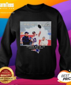 Good New England Patriots Drake Maye NFL 2026 photo sweatshirt featuring vibrant team colors and player graphics.