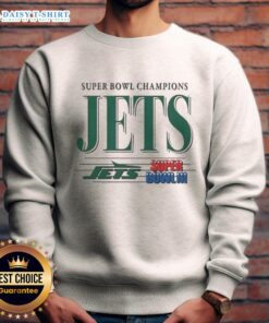 Alt Text: Vintage New York Jets NFL Super Bowl Champions sweatshirt featuring the team's classic logo and championship details.