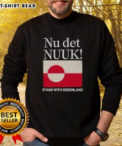 Good Nu Det Nuuk sweatshirt featuring the Greenland flag, perfect for stylish comfort and showcasing Greenlandic pride.