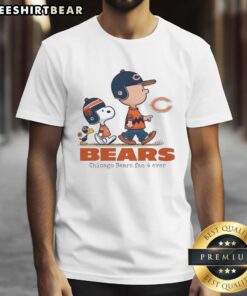 Alt Text: Good Snoopy vs Charlie Brown Chicago Bears Fan 4 Ever T-Shirt featuring playful graphics of Snoopy and Charlie Brown.