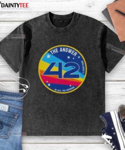 Hot-The-Answer-Is-42 T-shirt featuring a humorous design about life, the universe, and everything in a stylish wash.