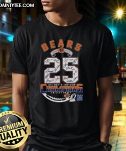 Chicago Bears 2025 NFC North Division Champions T-Shirt featuring all player signatures, celebrating the team's victory.