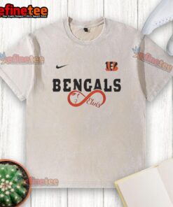 Fan wearing a Cincinnati Bengals NFL Elvis Presley Loves You washed t-shirt, showcasing team spirit and vintage style.