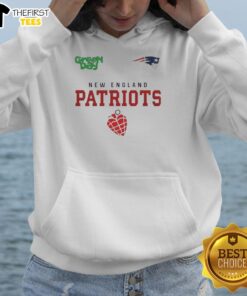 Alt Text: Nice New England Patriots NFL 2026 Super Bowl Green Day hoodie featuring team logo and vibrant design.
