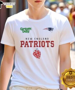 Alt Text: 2026 Super Bowl New England Patriots NFL Green Day T-Shirt featuring vibrant team graphics and bold design.