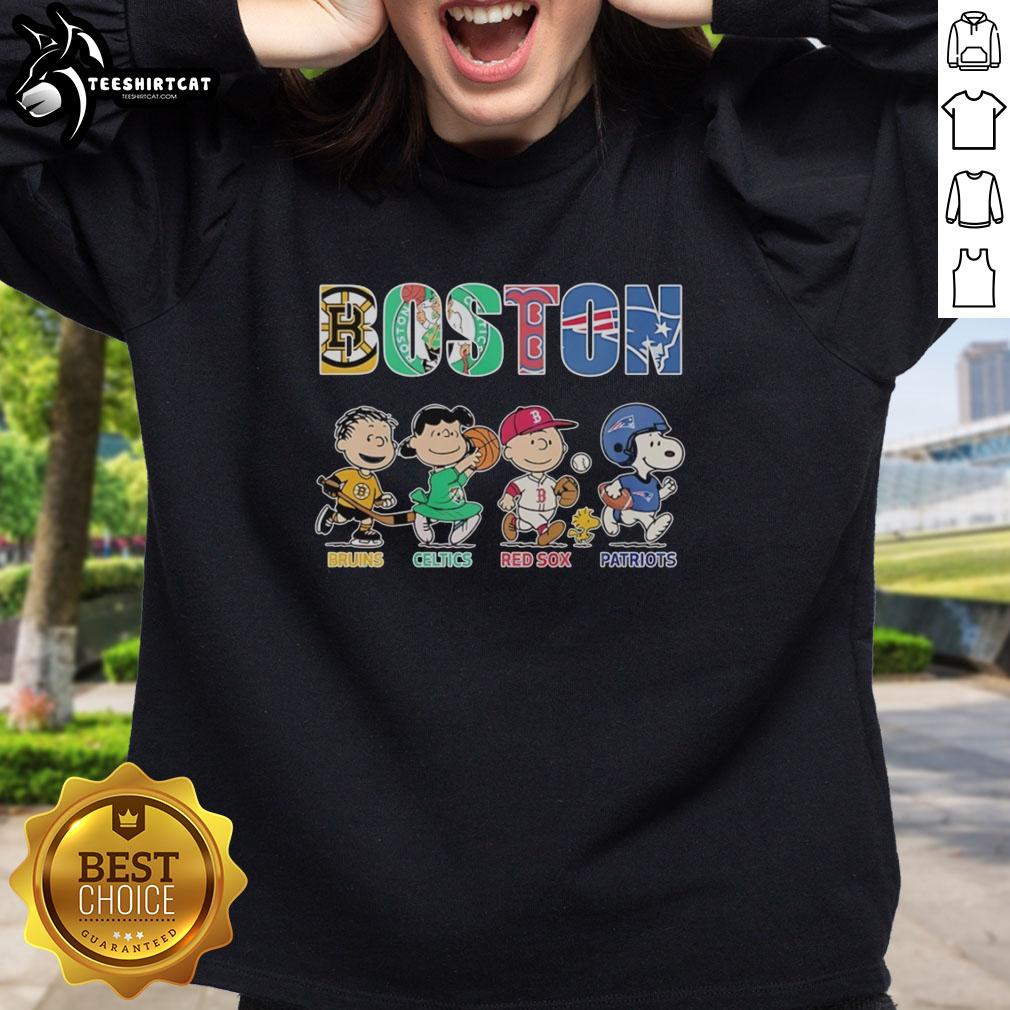 nice-peanuts-characters-x-boston-bruins-boston-celtics-boston-red-sox-new-england-patriots-sweatshirt Alt Text: Cozy sweatshirt featuring Peanuts characters with logos of Boston Bruins, Celtics, Red Sox, and Patriots.