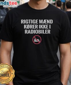 Alt Text: Nice Rigtige Maend Krer Ikke I Radiobiler T-Shirt design featuring bold text and stylish graphics on a casual tee.