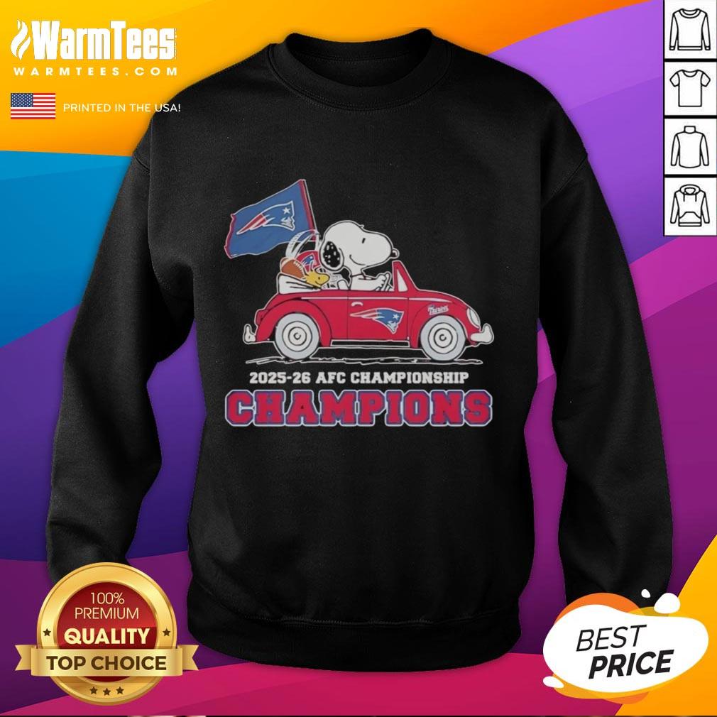 nice-snoopy-and-woodstock-riding-new-england-patriots-car-afc-championship-champions-2025-26-sweatshirt Snoopy and Woodstock in a New England Patriots car on a sweatshirt celebrating the AFC Championship Champions 2025-26.