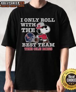 Alt Text: Official Ole Miss Rebels X Snoopy t-shirt for football lovers featuring 'I Only Roll With The Best Team' slogan.