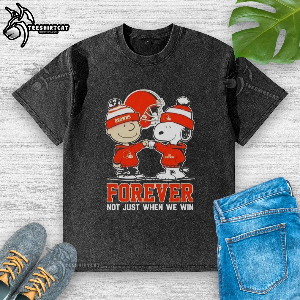 official-peanut-snoopy-charlie-brown-cleveland-browns-forever-not-just-when-we-win-washed-t-shirt Official Peanut Snoopy and Charlie Brown Cleveland Browns Forever T-shirt, celebrating team spirit beyond game day.