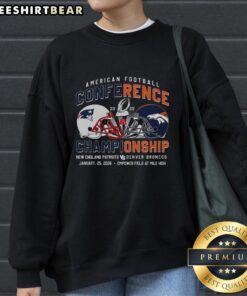 2025 Original New England Patriots vs Denver Broncos sweatshirt featuring team helmets for football fans.