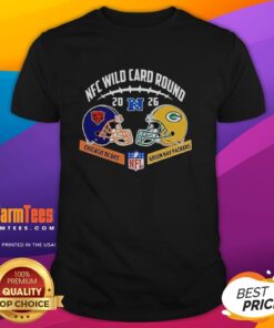Premium Chicago Bears vs Green Bay Packers NFC Wild Card Game helmet matchup T-shirt featuring team logos and vibrant design.