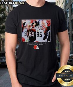 Alt Text: Premium Myles Garrett black Cleveland Browns NFL Flash Features Week 18 t-shirt showcasing team pride and style.
