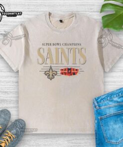 Premium New Orleans Saints NFL Super Bowl Champions vintage logo washed t-shirt showcasing team spirit and heritage.