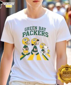 Premium Peanuts Green Bay Packers Go Pack Go cartoon t-shirt featuring Charlie Brown and friends in team colors.