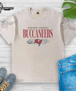 Premium Tampa Bay Buccaneers NFL Super Bowl Champions vintage logo washed t-shirt featuring the team's iconic design.