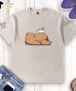 Trendy Pretty Capy Ramen washed t-shirt featuring a colorful capybara graphic, perfect for casual wear.