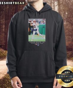 Pretty Drake Maye New England Patriots NFL Flash Features Week 17 Hoodie showcasing team colors and stylish design.