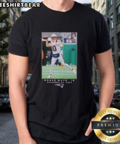 Drake Maye New England Patriots NFL Flash Features Week 17 T-Shirt showcasing vibrant team colors and player design.