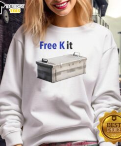 Top ARC Raiders Free Kit Sweatshirt featuring a stylish design, perfect for fans and gamers alike.