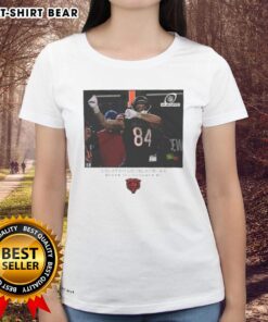 Alt Text: Top Chicago Bears Colston Loveland NFL Flash Features Wild Card Ladies Tee in vibrant team colors, perfect for fans.