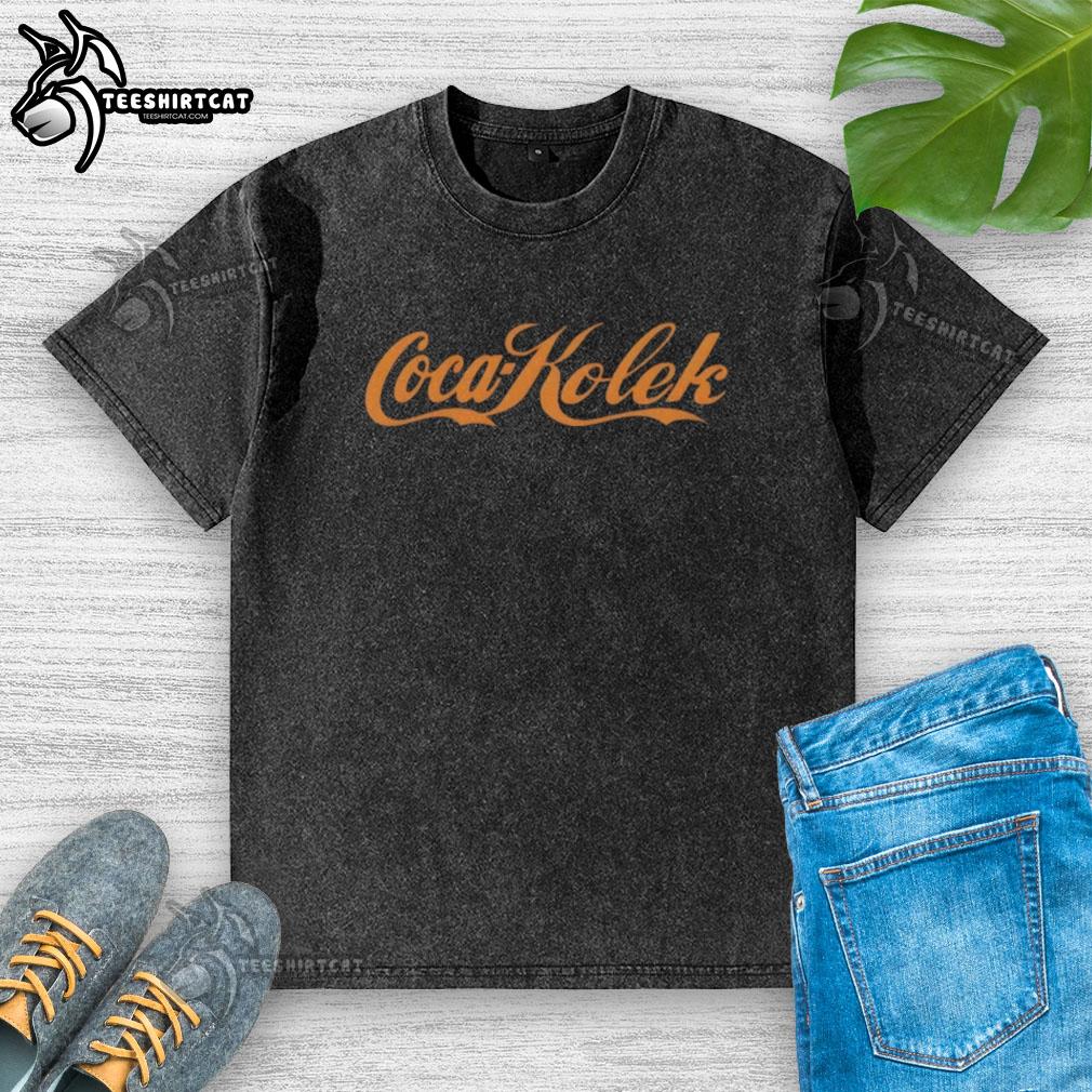 top-coca-kolek-coca-cola-washed-t-shirt Top Coca Kolek Coca-Cola washed t-shirt featuring a vintage logo design, perfect for casual wear and Coca-Cola fans.