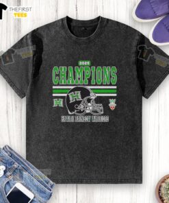 Top Hawaii Rainbow Warriors 2025 Hawaii Bowl Champions washed t-shirt featuring vibrant team colors and logo design.