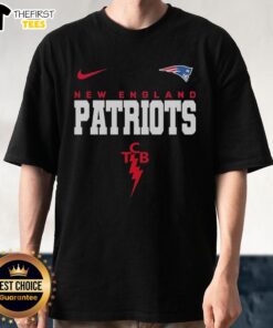 Top New England Patriots NFL Elvis Presley fan t-shirt featuring bold graphics and a comfortable fit for football enthusiasts.